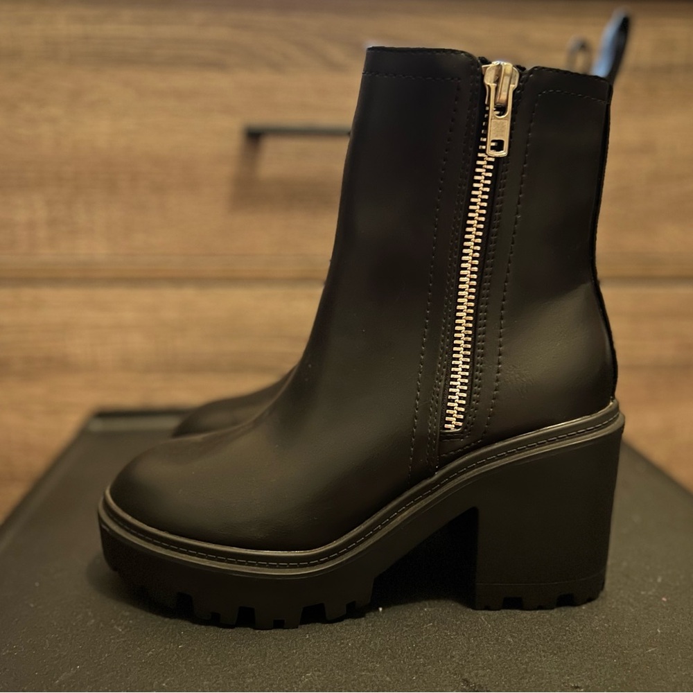 Fall Boots Urban Outfitters - Picture 5 of 8